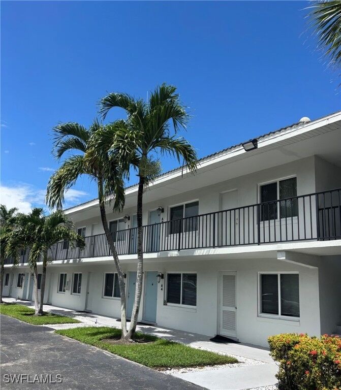 Property Photo: 3250 10th Street N A8 FL 34103