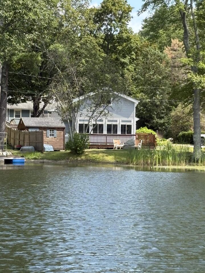 Property Photo:  9 Hanson Way  NH 03049 