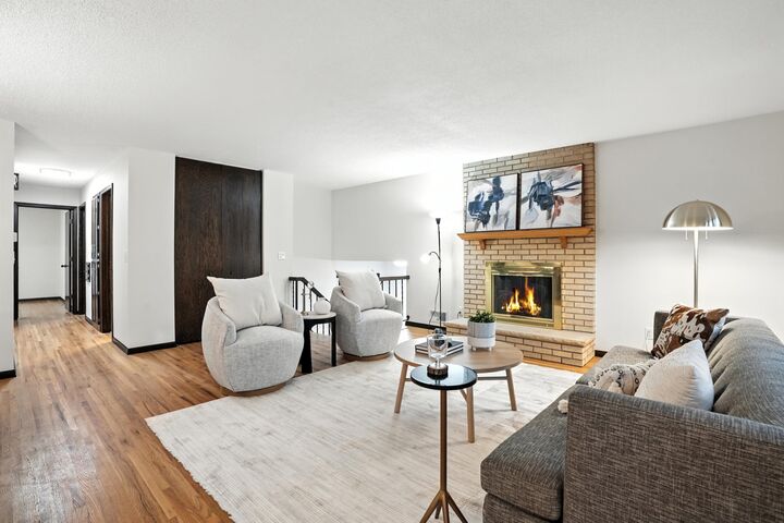 Property Photo:  537 Woodhill Drive  MN 55113 