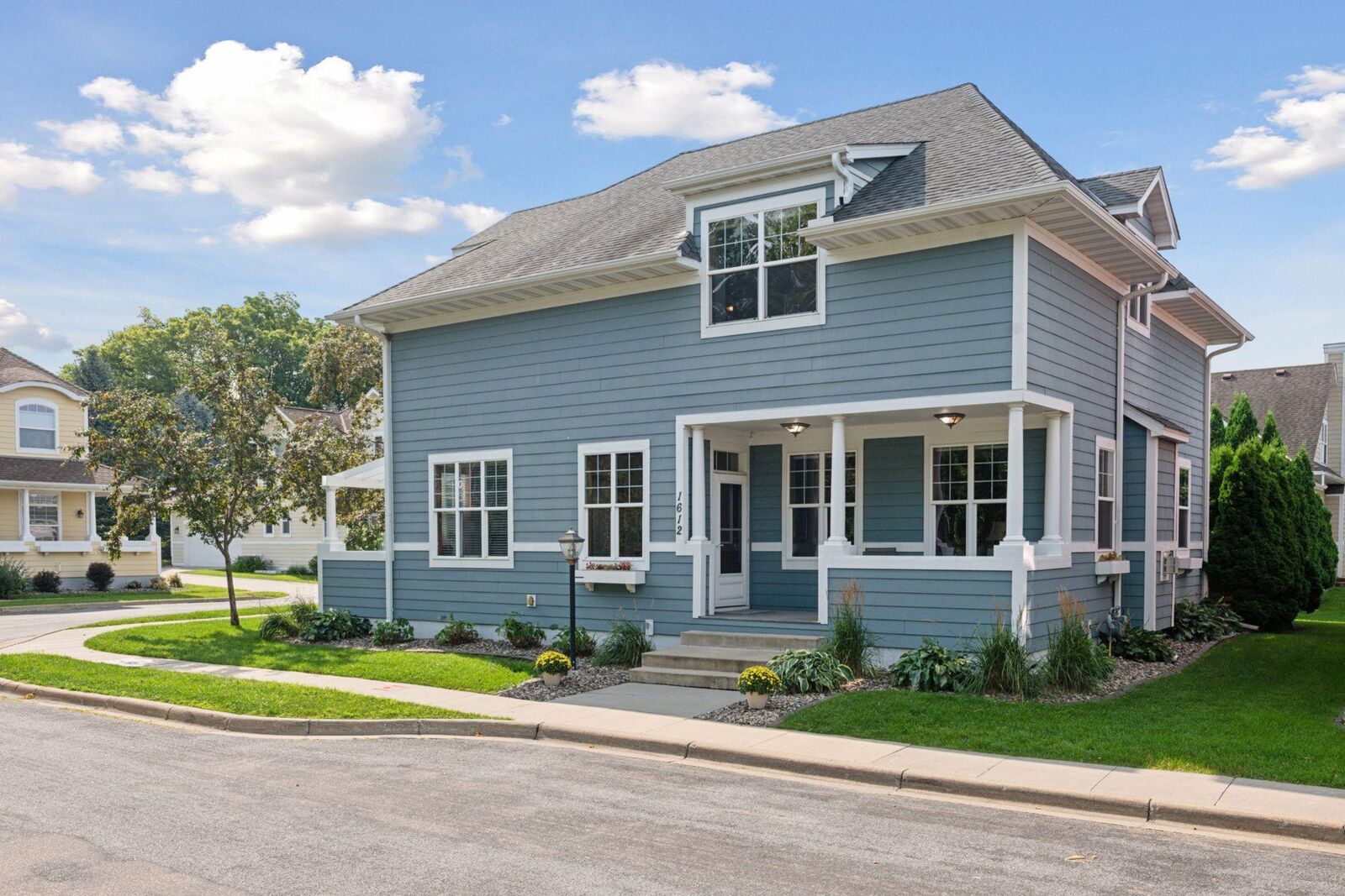 Property Photo:  1612 Summit Hill  MN 55122 