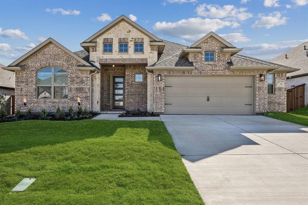 Property Photo: 744 Carriage Hill Road TX 76065