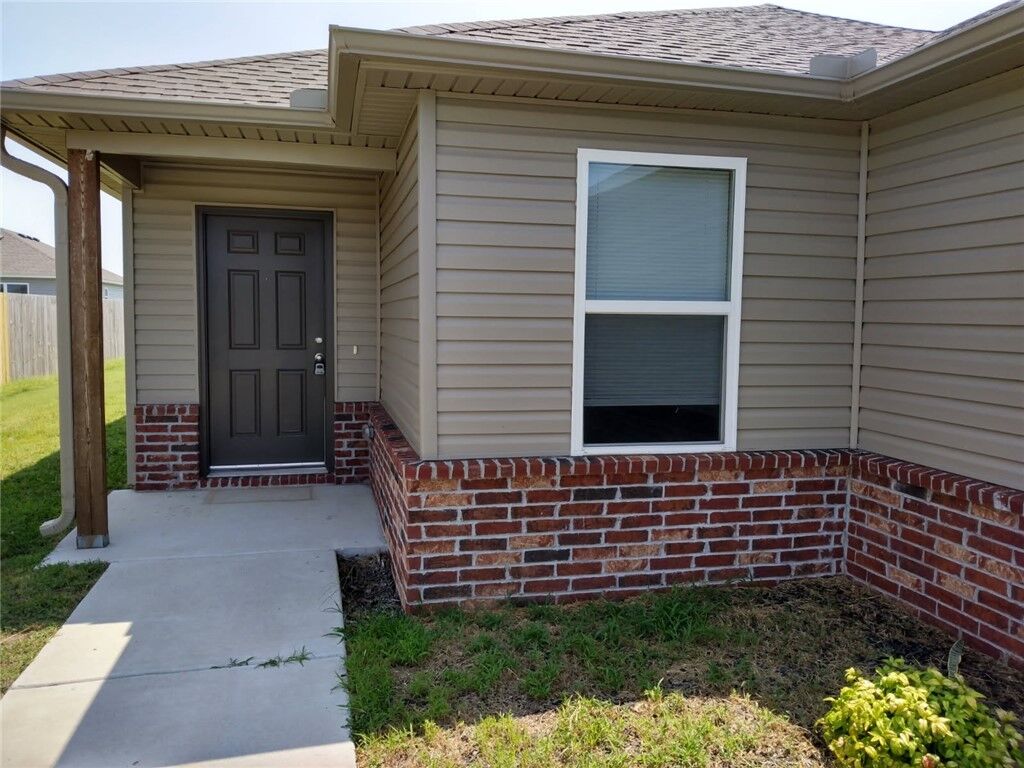 Property Photo:  1505 S Corsac Street  AR 72761 