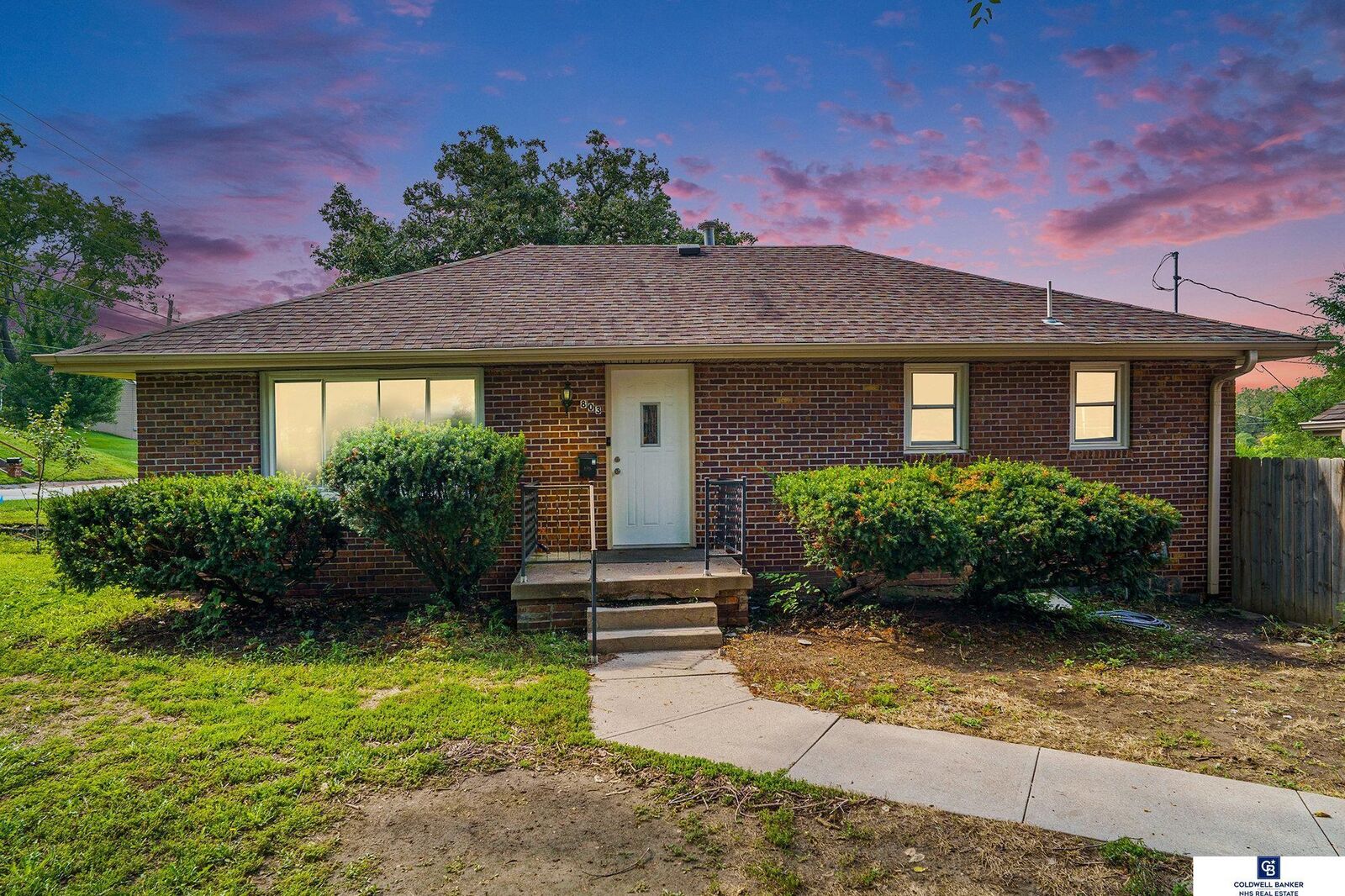 Property Photo:  803 Avenue F  NE 68048 