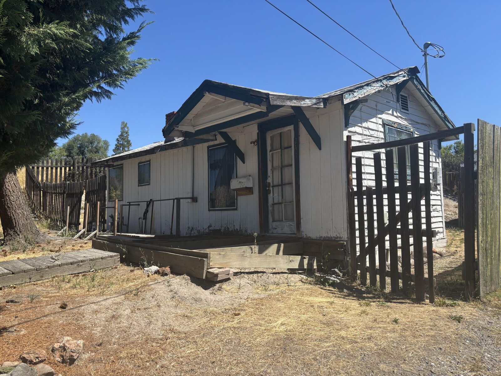 Property Photo:  241 Mortimer Street  OR 97601 
