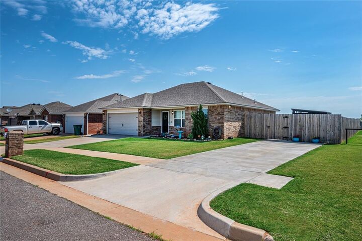 Property Photo:  9704 Emilee Grace Lane  OK 73160 