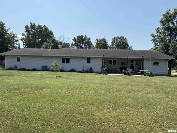 Property Photo: 605 W George Street IL 62907