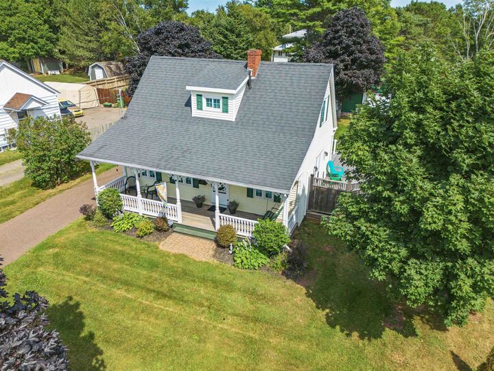 Property Photo:  254 South Drive  PE C1N 3Y9 