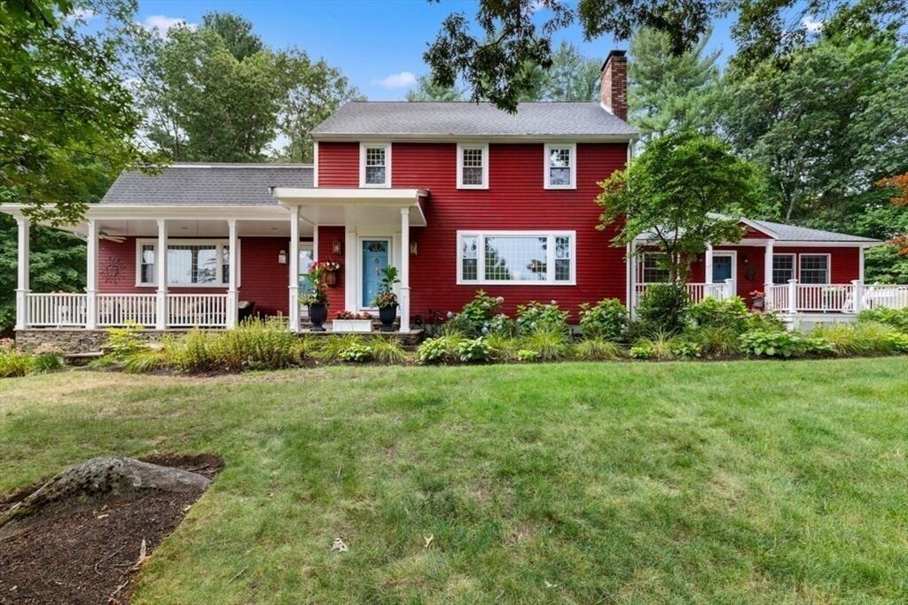 Property Photo:  2 Willis Ln  MA 01940 