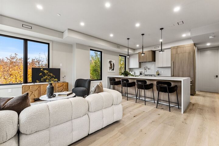 Property Photo:  300 Franklin Street 5  MA 02139 