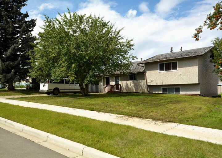 4822 18 Avenue  Edson AB T7E 1G6 photo