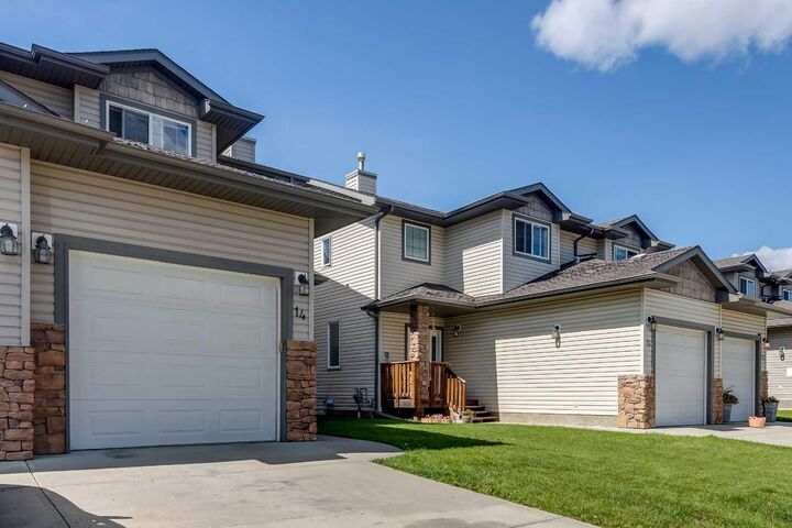 Property Photo:  14 Vold Close  AB T4R 0G4 