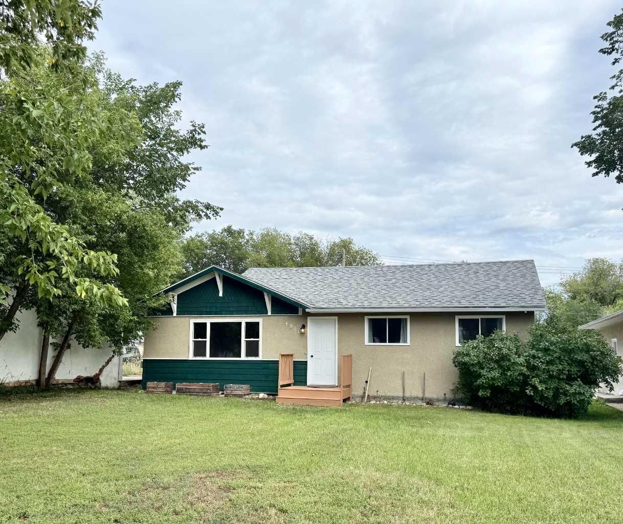Property Photo:  4911 50 Street  AB T0B 1K0 