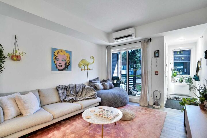 Property Photo:  126 18 Avenue SW #  AB T2S 0B9 
