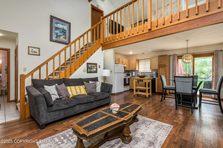 Property Photo:  126 Shawnee Dr Drive  PA 18347 