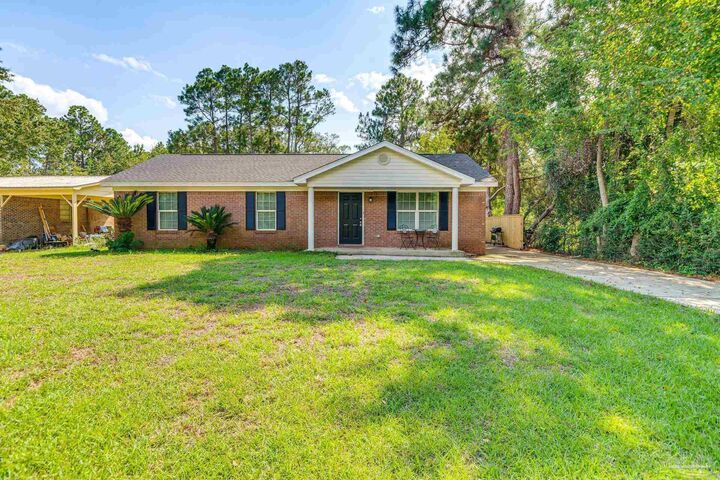Property Photo: 5811 Gazebo St FL 32583