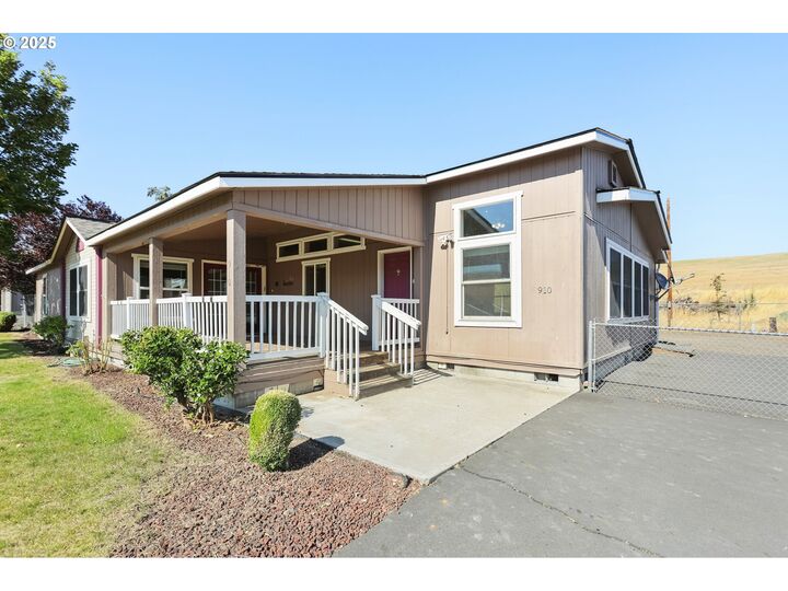 Property Photo:  910 Toll Rd  OR 97021 