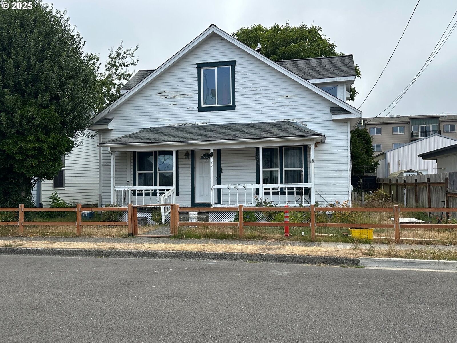 Property Photo: 238 Oak St OR 97439