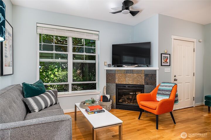 Property Photo: 5953 California Avenue SW 1-A WA 98126
