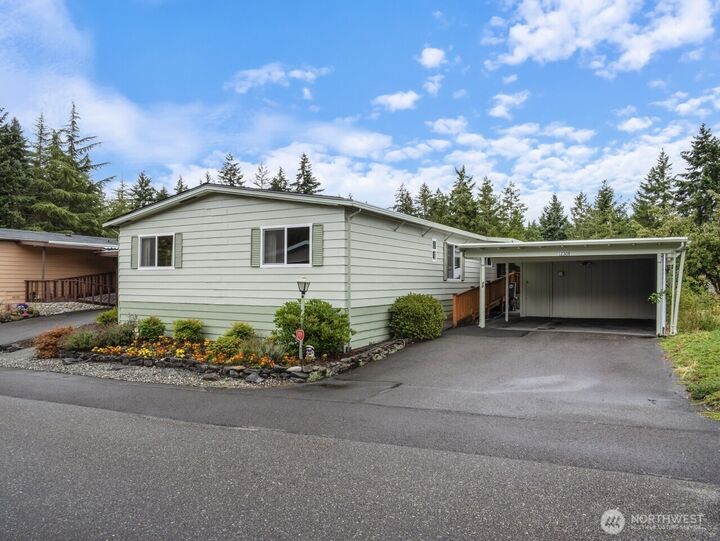 Property Photo: 12308 123rd Street Ct E 40 WA 98374
