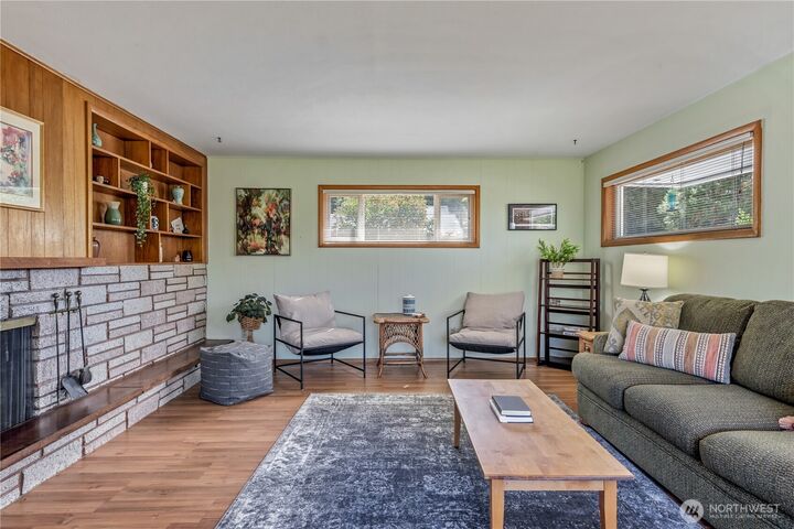 Property Photo:  806  L Street  WA 98368 