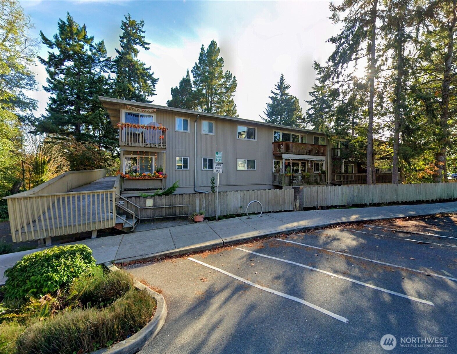 Property Photo:  465  Winslow Way E 108  WA 98110 