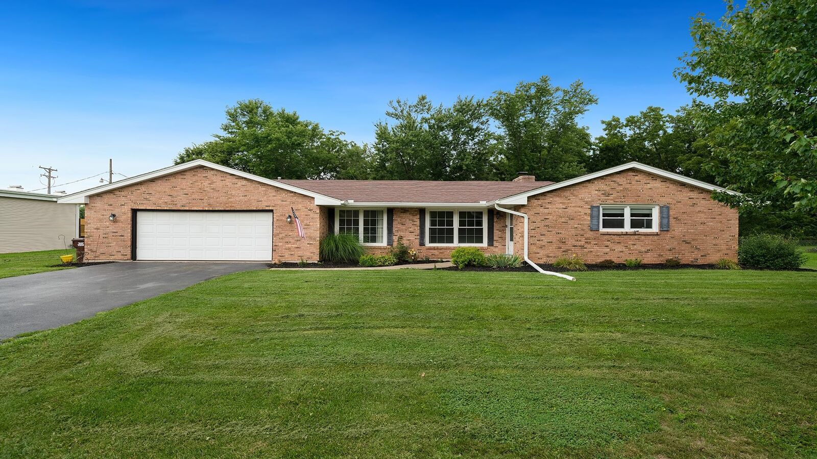 Property Photo:  5260 Coachlite Trail  IL 61111 