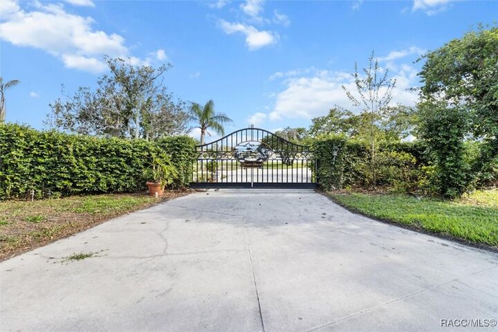 Property Photo: 519 NW 7th Avenue FL 34428