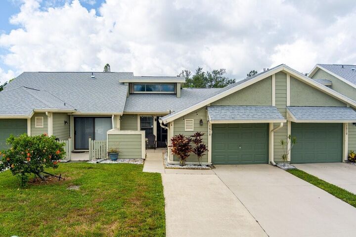 Property Photo: 1518 SE Dewberry Court FL 34952