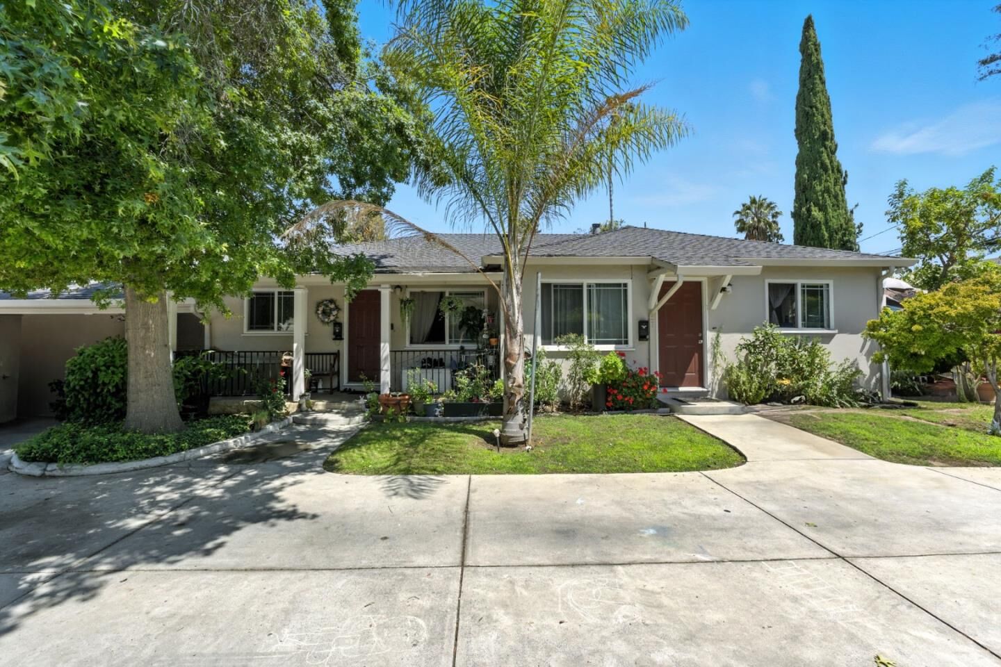Property Photo:  700 Mariposa Avenue  CA 94041 