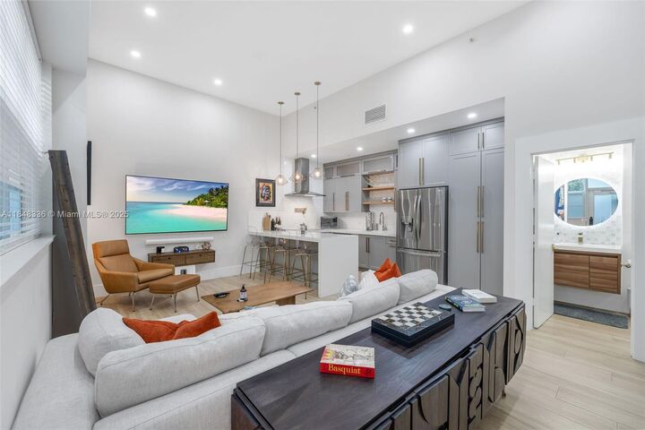 Property Photo: 935 Euclid Ave 5 FL 33139