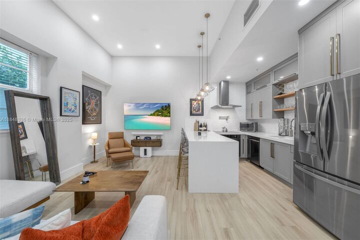 Property Photo: 935 Euclid Ave 5 FL 33139