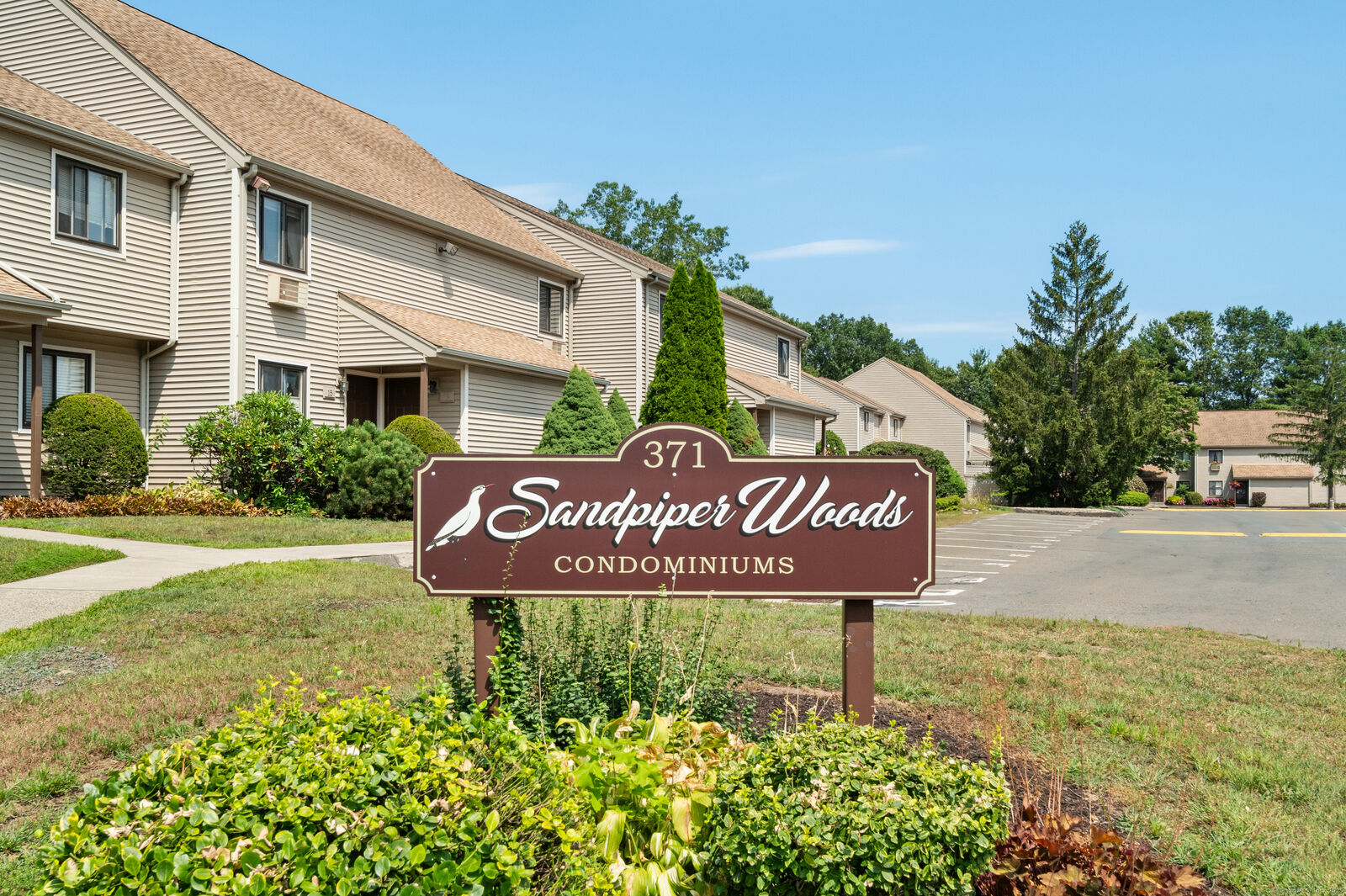 Property Photo:  371 Emmett Street Apt 31  CT 06010 