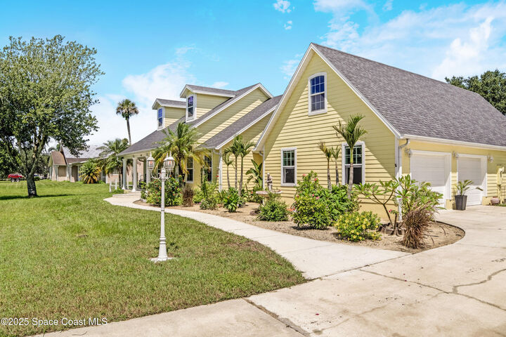 Property Photo:  4985 Hamlin Circle  FL 32754 