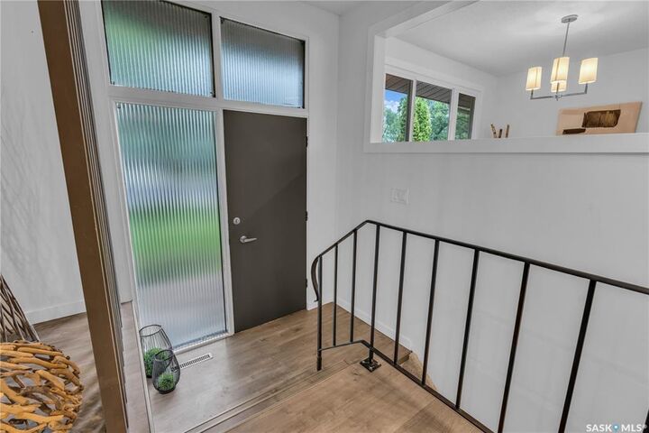 Property Photo:  10 Macdonald Crescent  SK S7H 3G6 