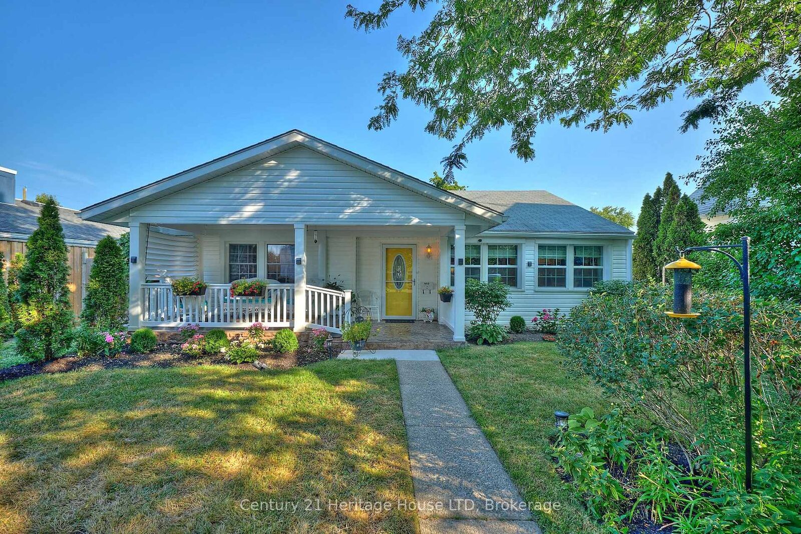 Property Photo: 662 Lakeshore Road W ON L2A 1B9