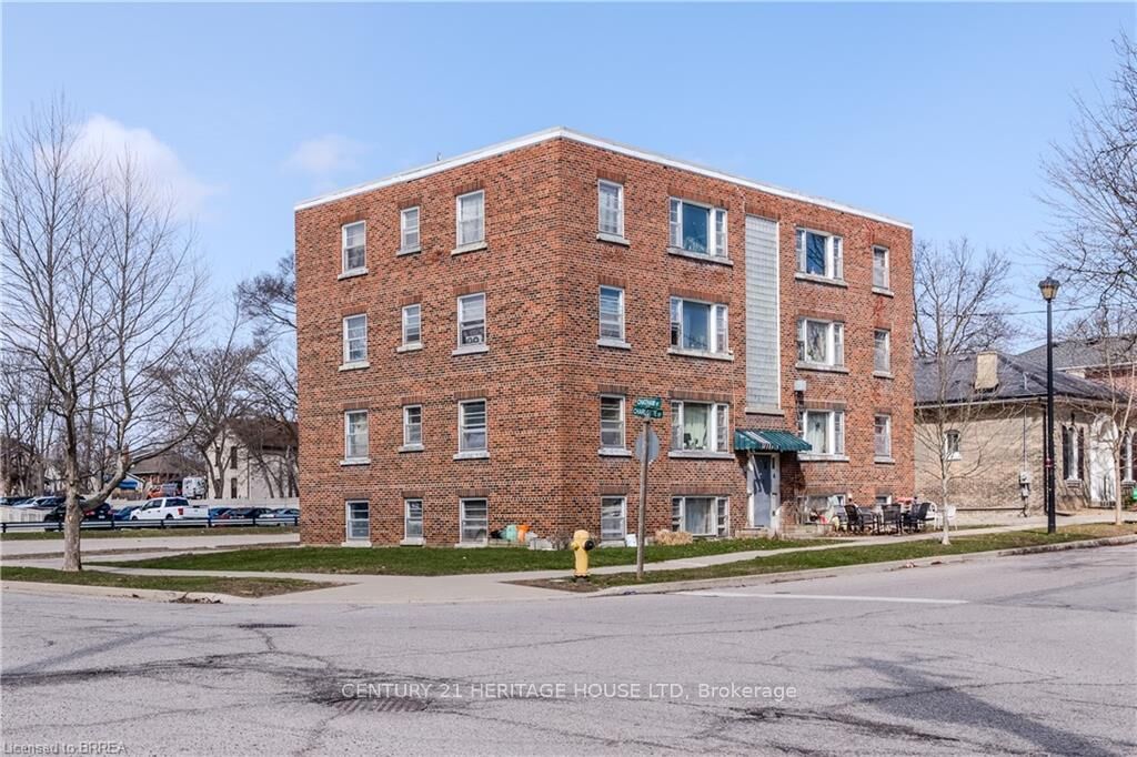 Property Photo:  88 Charlotte Street  ON N3T 2X3 