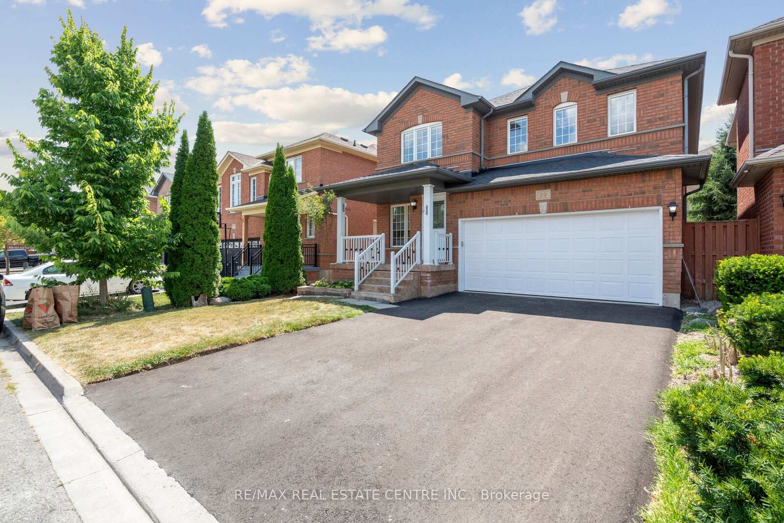 Property Photo:  39 Four Seasons Circle  ON L7A 2A7 