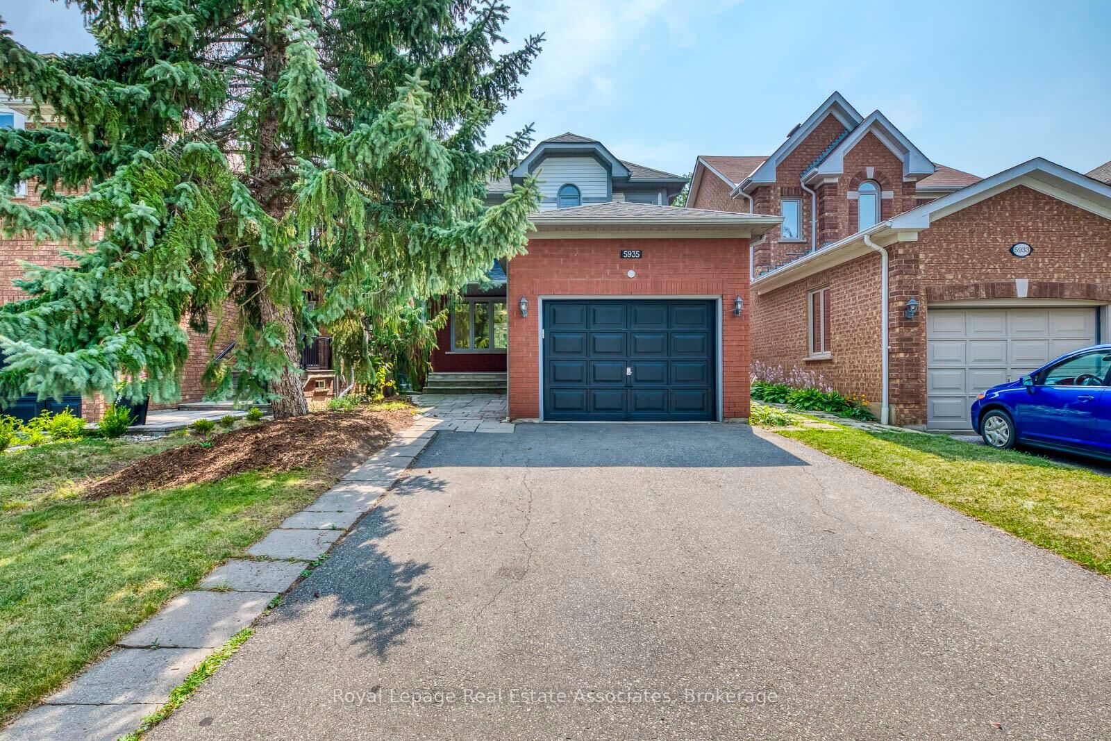 Property Photo:  5935 Dalebrook Crescent  ON L5M 5S1 