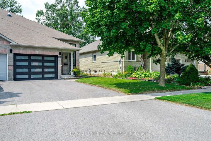 Property Photo:  3033 Westridge Boulevard  ON K9K 2K5 