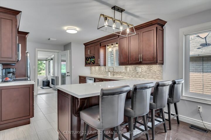 Property Photo: 3033 Westridge Boulevard ON K9K 2K5