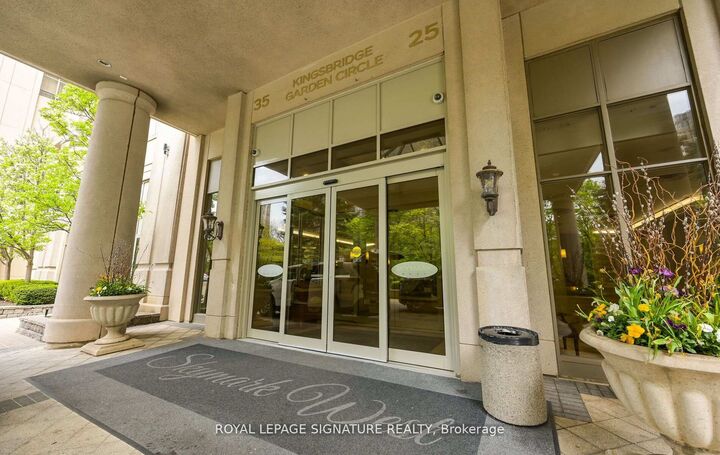 Property Photo:  25 Kingsbridge Garden Circle 1126  ON L5R 4B1 