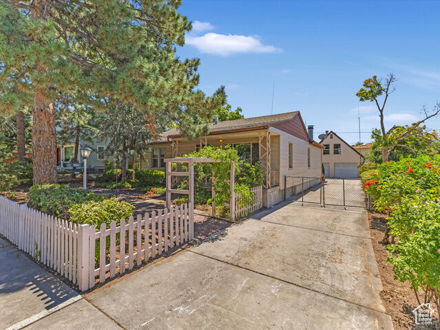 Property Photo:  2558 E 3020 S  UT 84109 