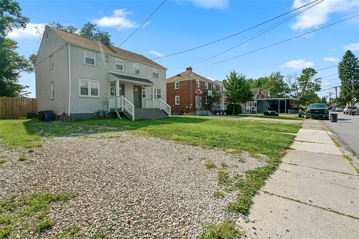 Property Photo:  1226-1228 Shadycrest Dr  PA 15216 
