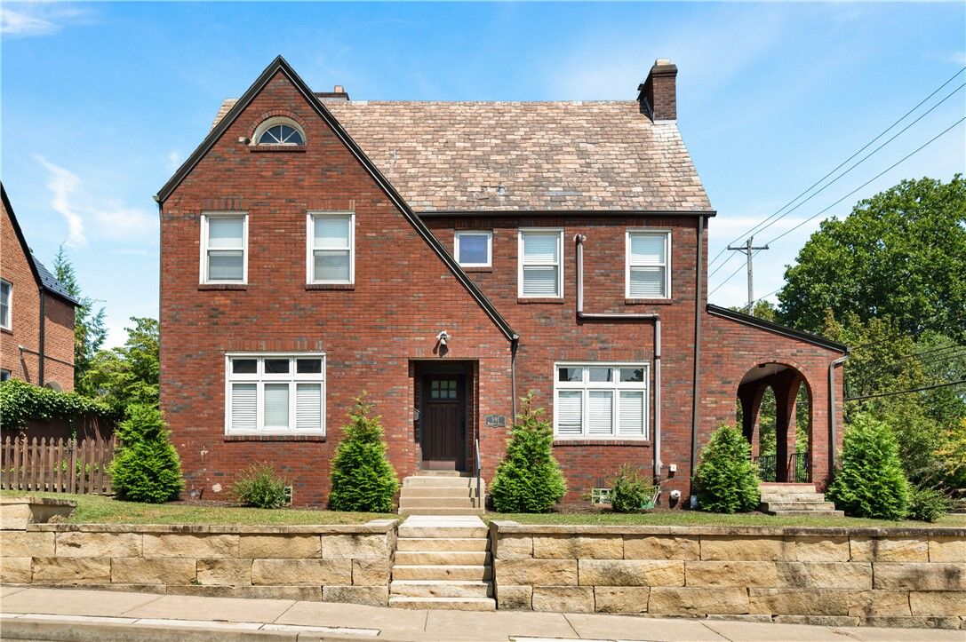 Property Photo: 591 Moorhead Pl PA 15232