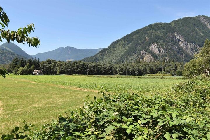 Photo de la propriété: 59280 St Elmo Road BC V0X 1L2
