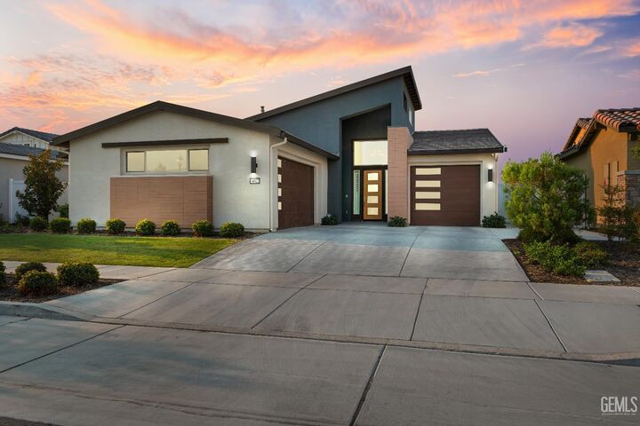 Property Photo: 14822 Pemberley Passage Avenue CA 93311