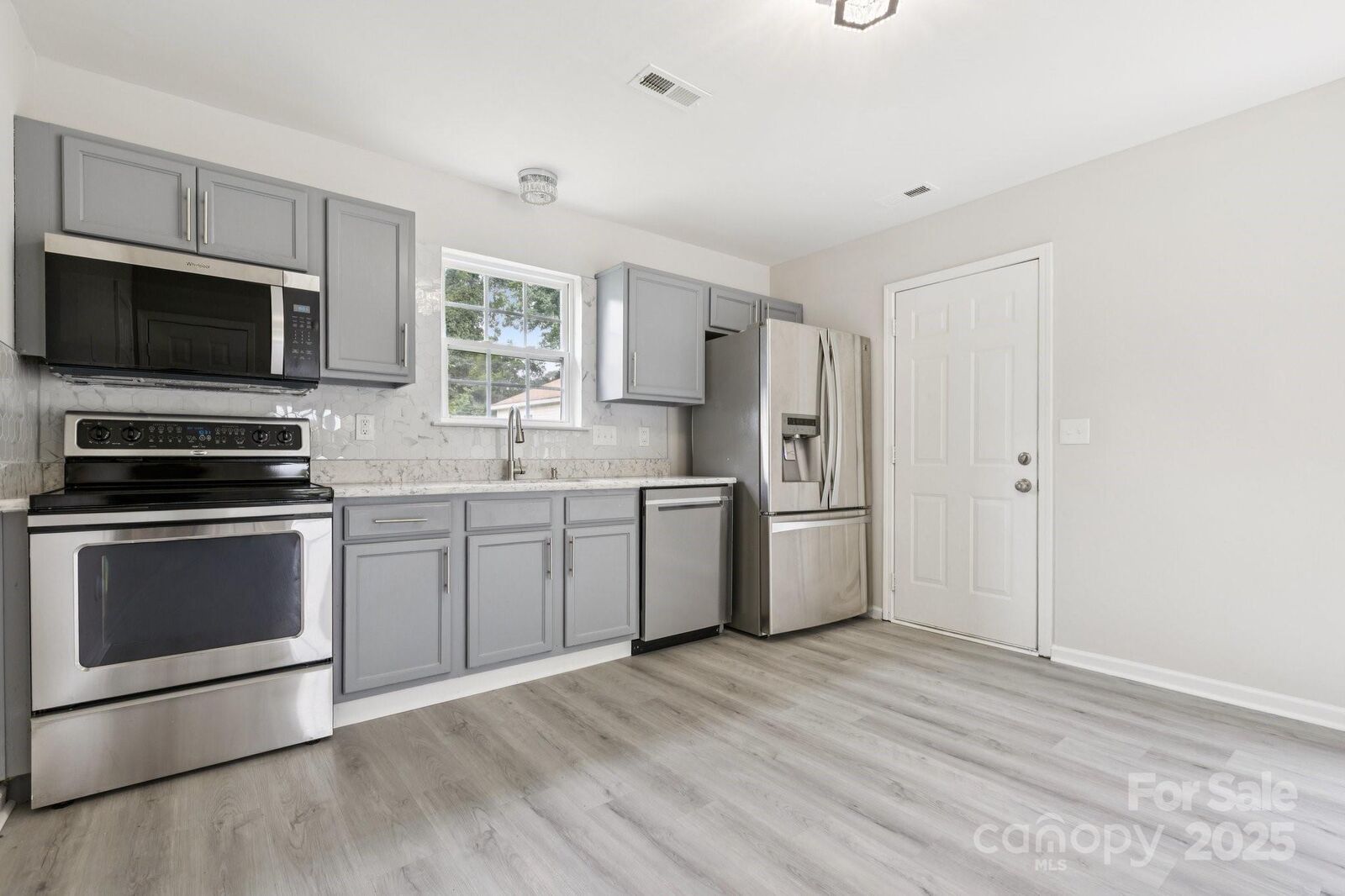 Property Photo: 609 Billingsley Road NC 28211