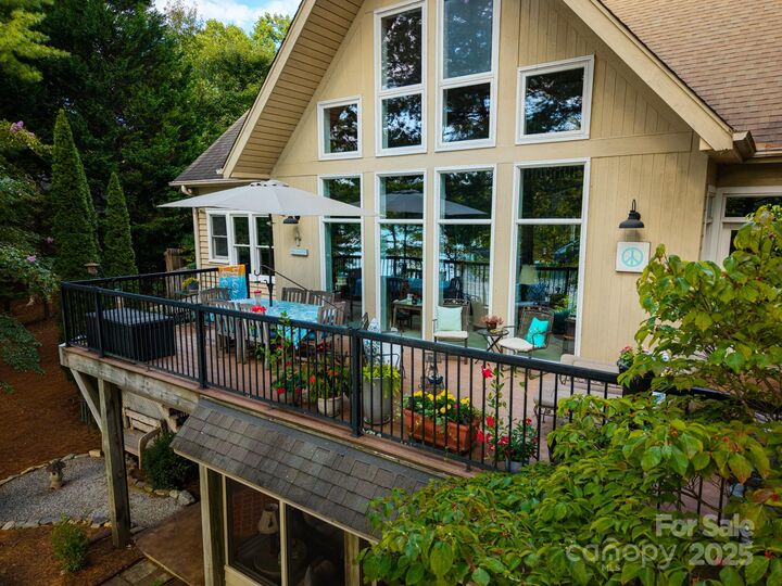 Property Photo:  1441 Pheasant Run Court  NC 28655 