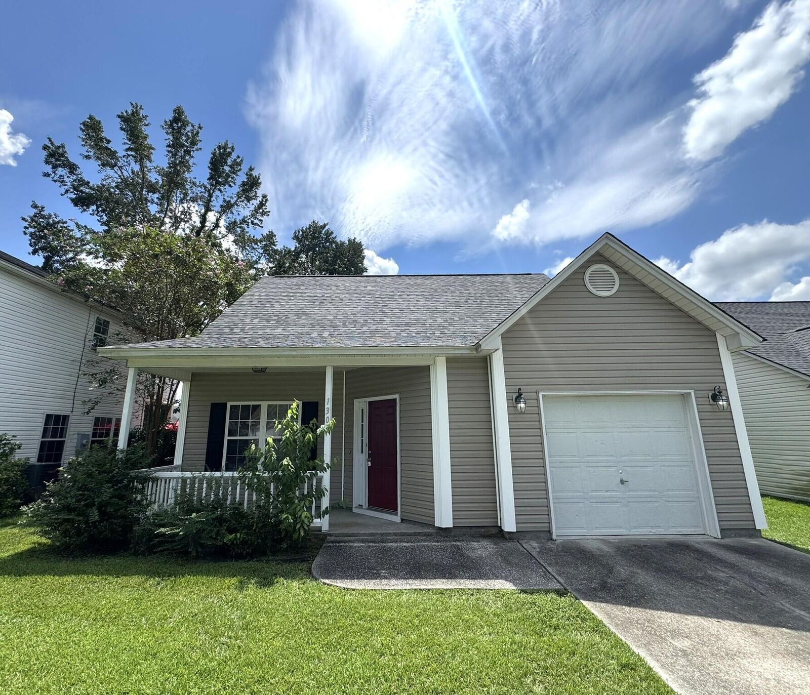Property Photo:  1305 Pinethicket Drive  SC 29486 
