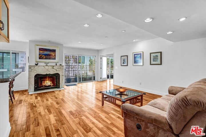 Property Photo: 910 S Holt Ave CA 90035